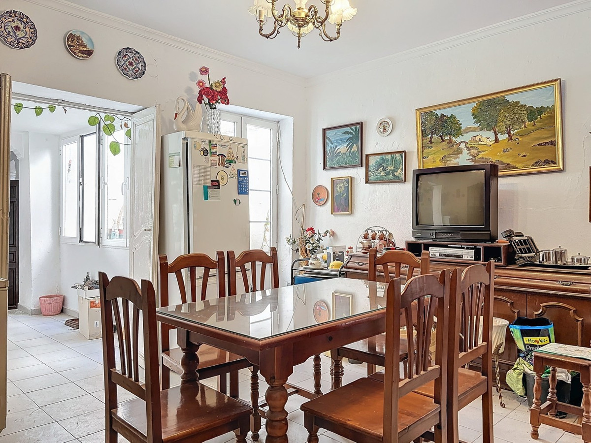 10 Bed Townhouse for sale in Vélezmálaga Costa Del Sol East, Málaga, Spain