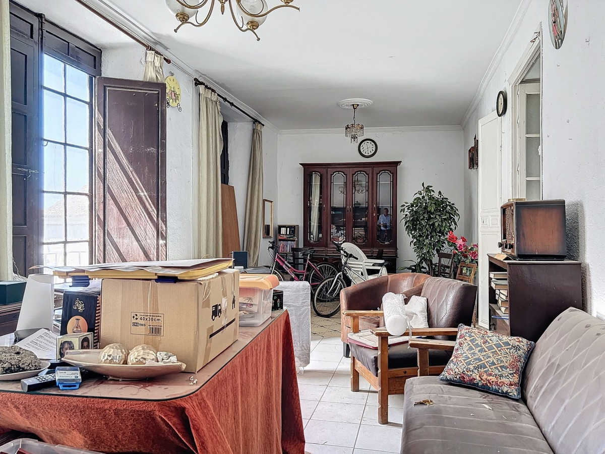 10 Bed Townhouse for sale in Vélezmálaga Costa Del Sol East, Málaga, Spain
