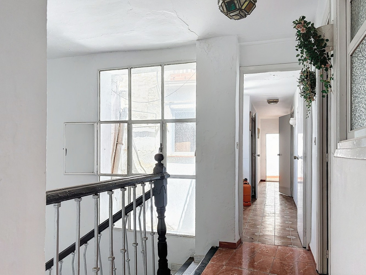 10 Bed Townhouse for sale in Vélezmálaga Costa Del Sol East, Málaga, Spain