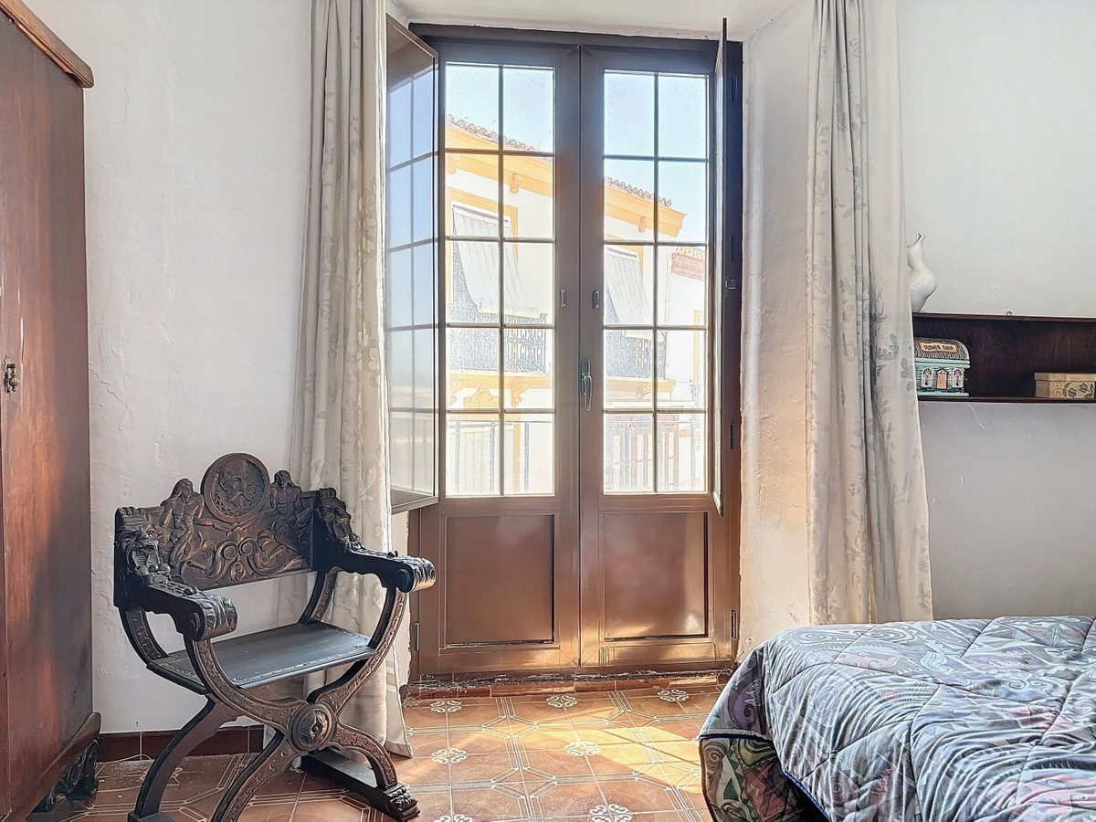 10 Bed Townhouse for sale in Vélezmálaga Costa Del Sol East, Málaga, Spain