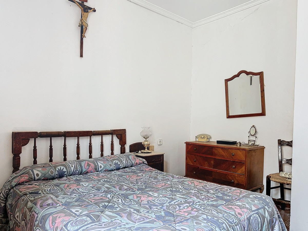 10 Bed Townhouse for sale in Vélezmálaga Costa Del Sol East, Málaga, Spain