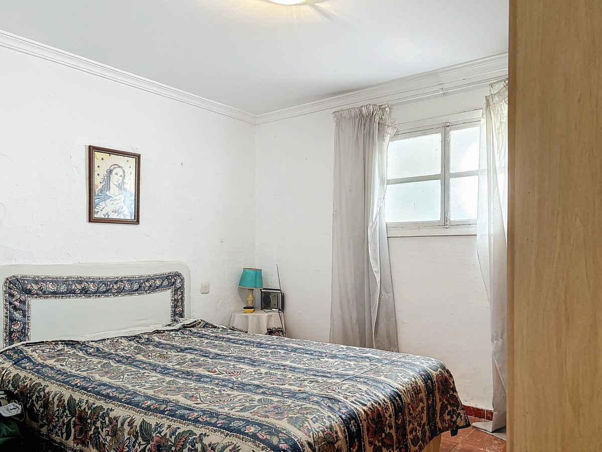 10 Bed Townhouse for sale in Vélezmálaga Costa Del Sol East, Málaga, Spain