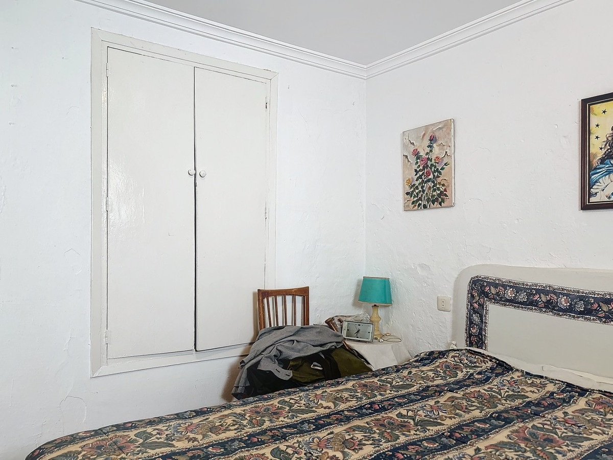 10 Bed Townhouse for sale in Vélezmálaga Costa Del Sol East, Málaga, Spain
