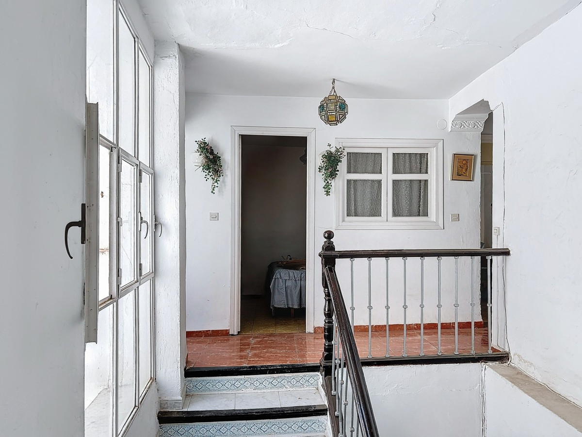 10 Bed Townhouse for sale in Vélezmálaga Costa Del Sol East, Málaga, Spain