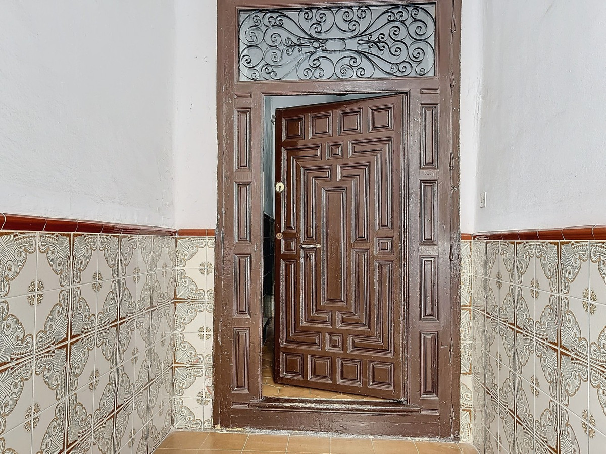 10 Bed Townhouse for sale in Vélezmálaga Costa Del Sol East, Málaga, Spain