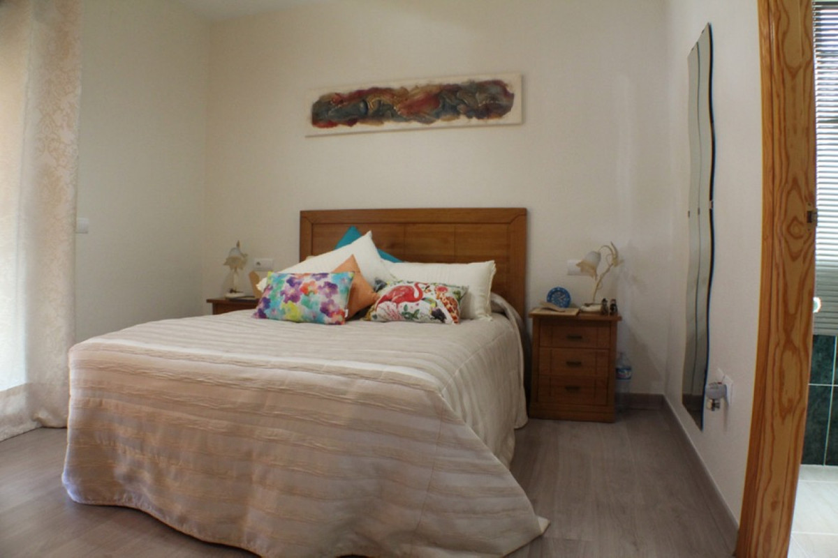 Se vende Villa - Chalet de 4 dormitorios en Costa Blanca, Alicante, España