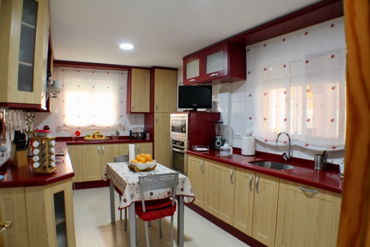 Se vende Villa - Chalet de 4 dormitorios en Costa Blanca, Alicante, España