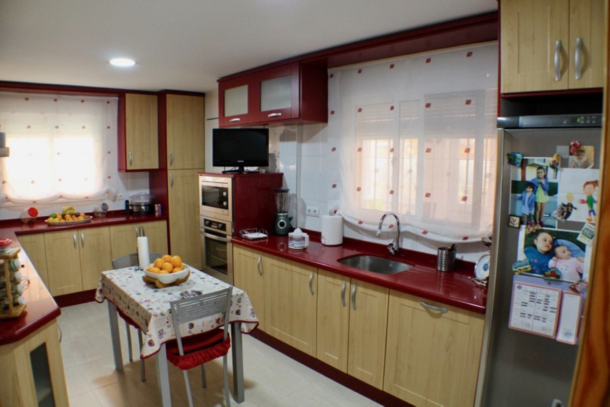 Se vende Villa - Chalet de 4 dormitorios en Costa Blanca, Alicante, España
