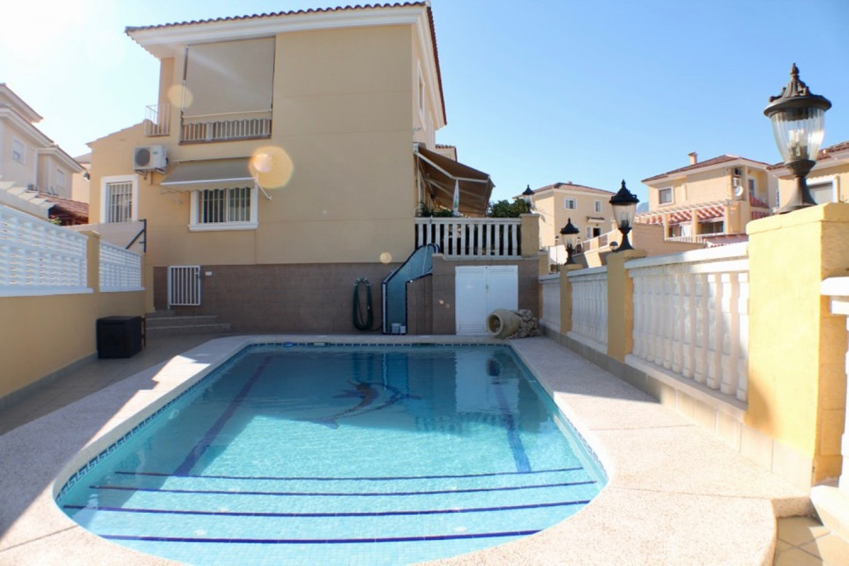 Se vende Villa - Chalet de 4 dormitorios en Costa Blanca, Alicante, España