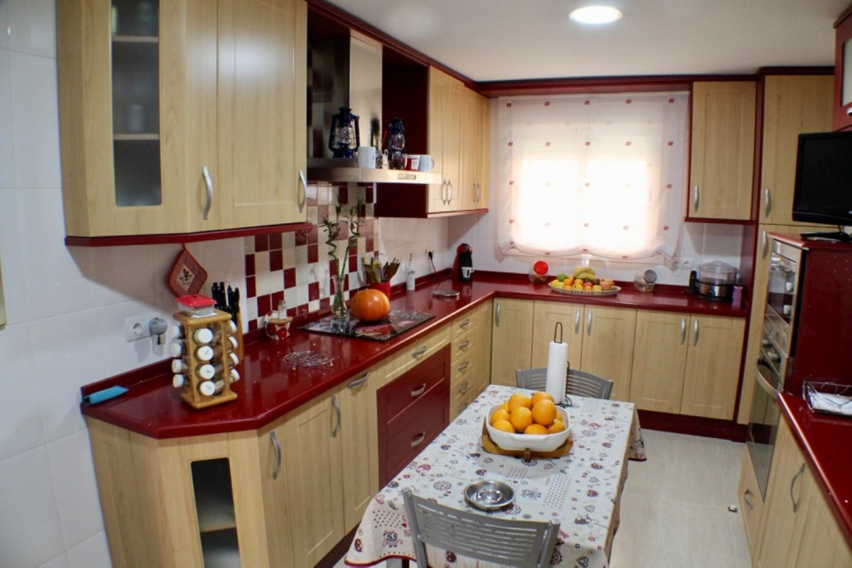 Se vende Villa - Chalet de 4 dormitorios en Costa Blanca, Alicante, España