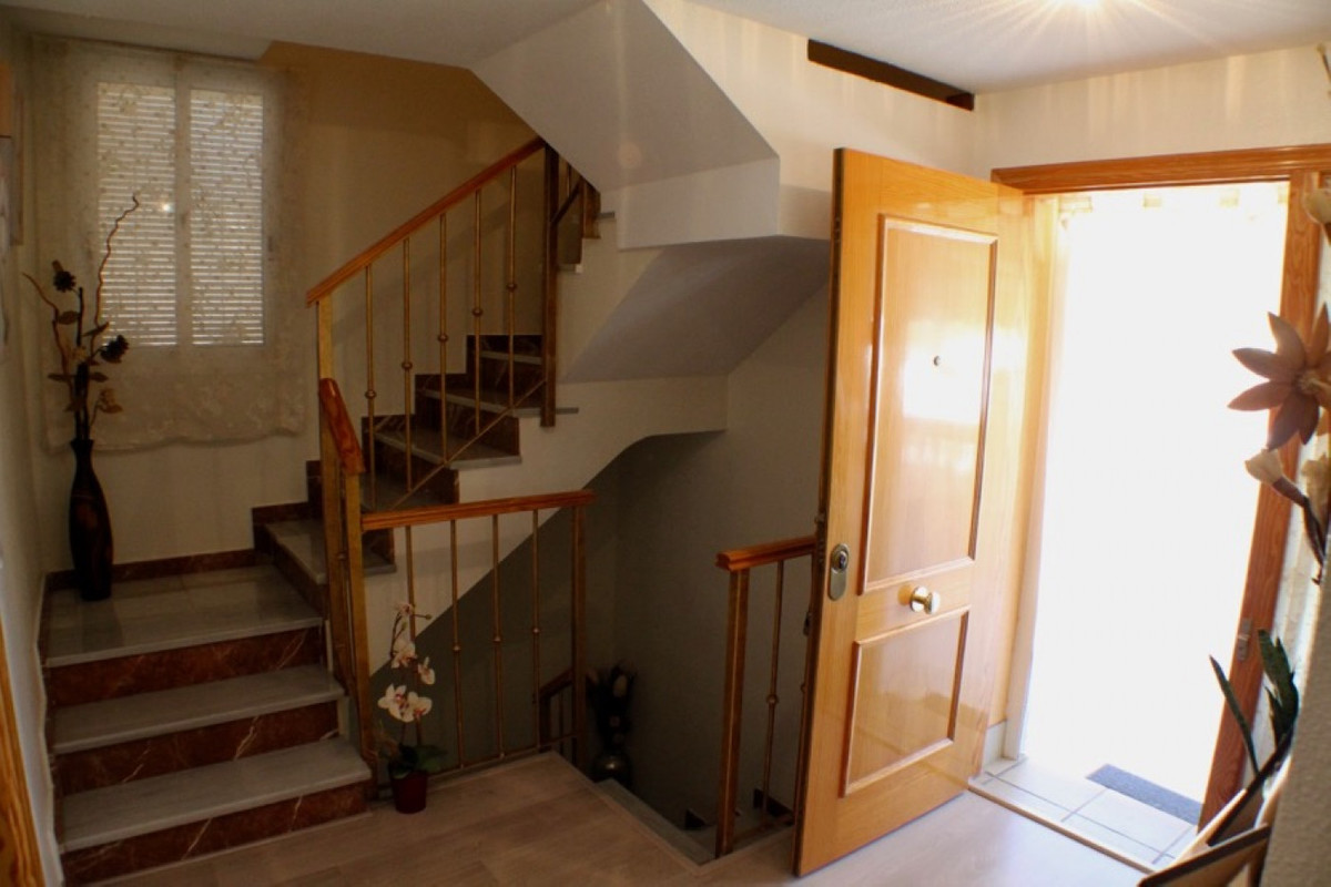 Se vende Villa - Chalet de 4 dormitorios en Costa Blanca, Alicante, España