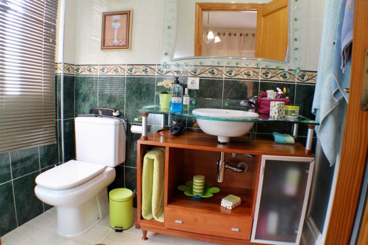 Se vende Villa - Chalet de 4 dormitorios en Costa Blanca, Alicante, España