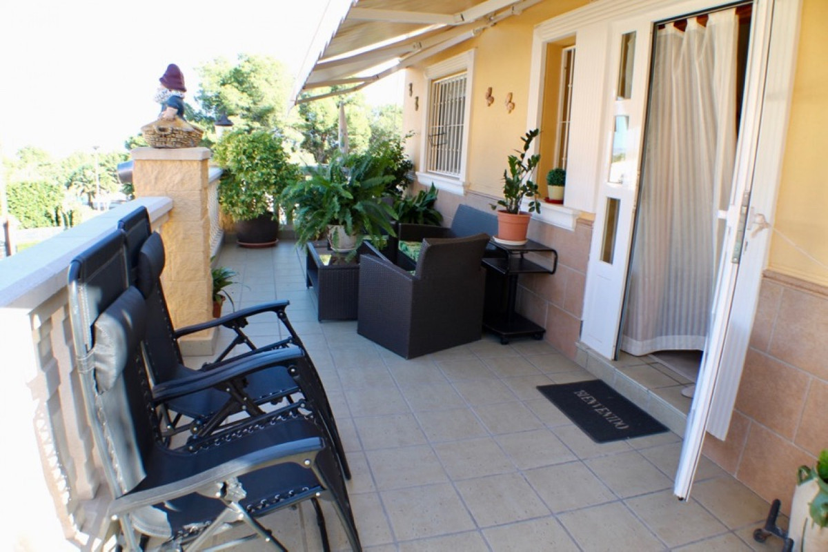 Se vende Villa - Chalet de 4 dormitorios en Costa Blanca, Alicante, España