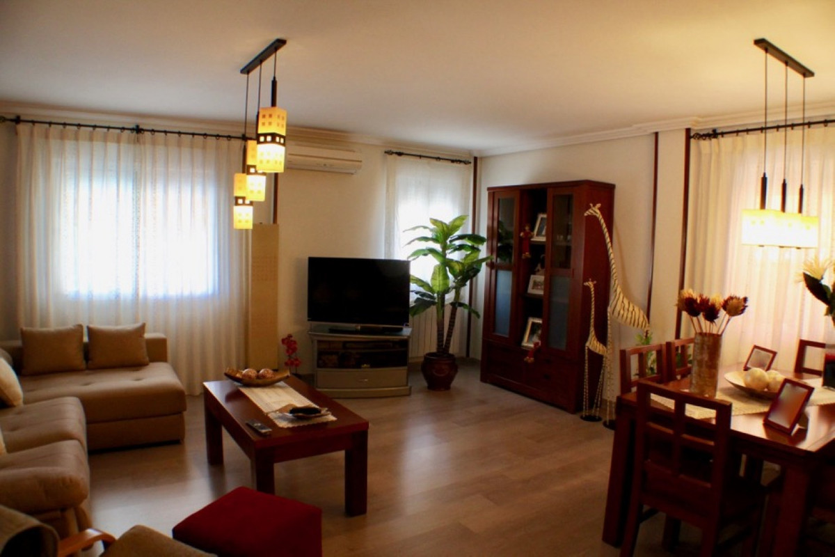 Se vende Villa - Chalet de 4 dormitorios en Costa Blanca, Alicante, España
