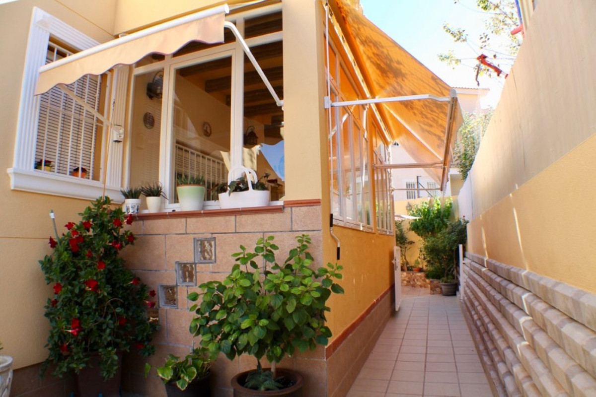 Se vende Villa - Chalet de 4 dormitorios en Costa Blanca, Alicante, España