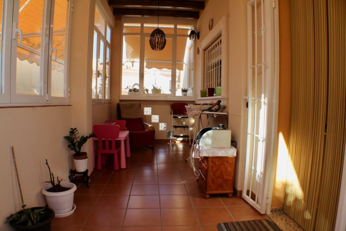 Se vende Villa - Chalet de 4 dormitorios en Costa Blanca, Alicante, España