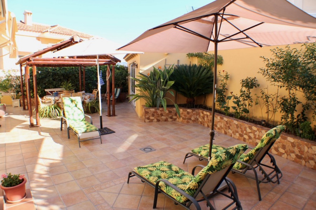 Se vende Villa - Chalet de 4 dormitorios en Costa Blanca, Alicante, España