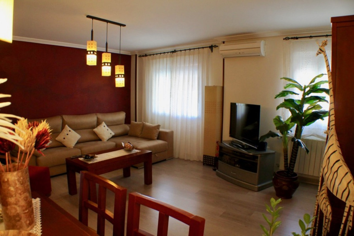 Se vende Villa - Chalet de 4 dormitorios en Costa Blanca, Alicante, España
