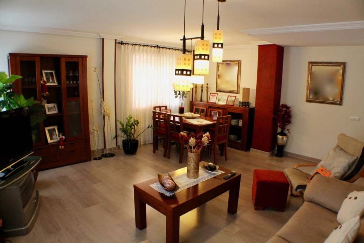 Se vende Villa - Chalet de 4 dormitorios en Costa Blanca, Alicante, España