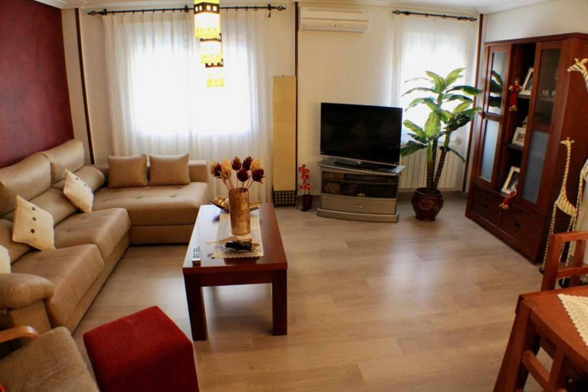 Se vende Villa - Chalet de 4 dormitorios en Costa Blanca, Alicante, España