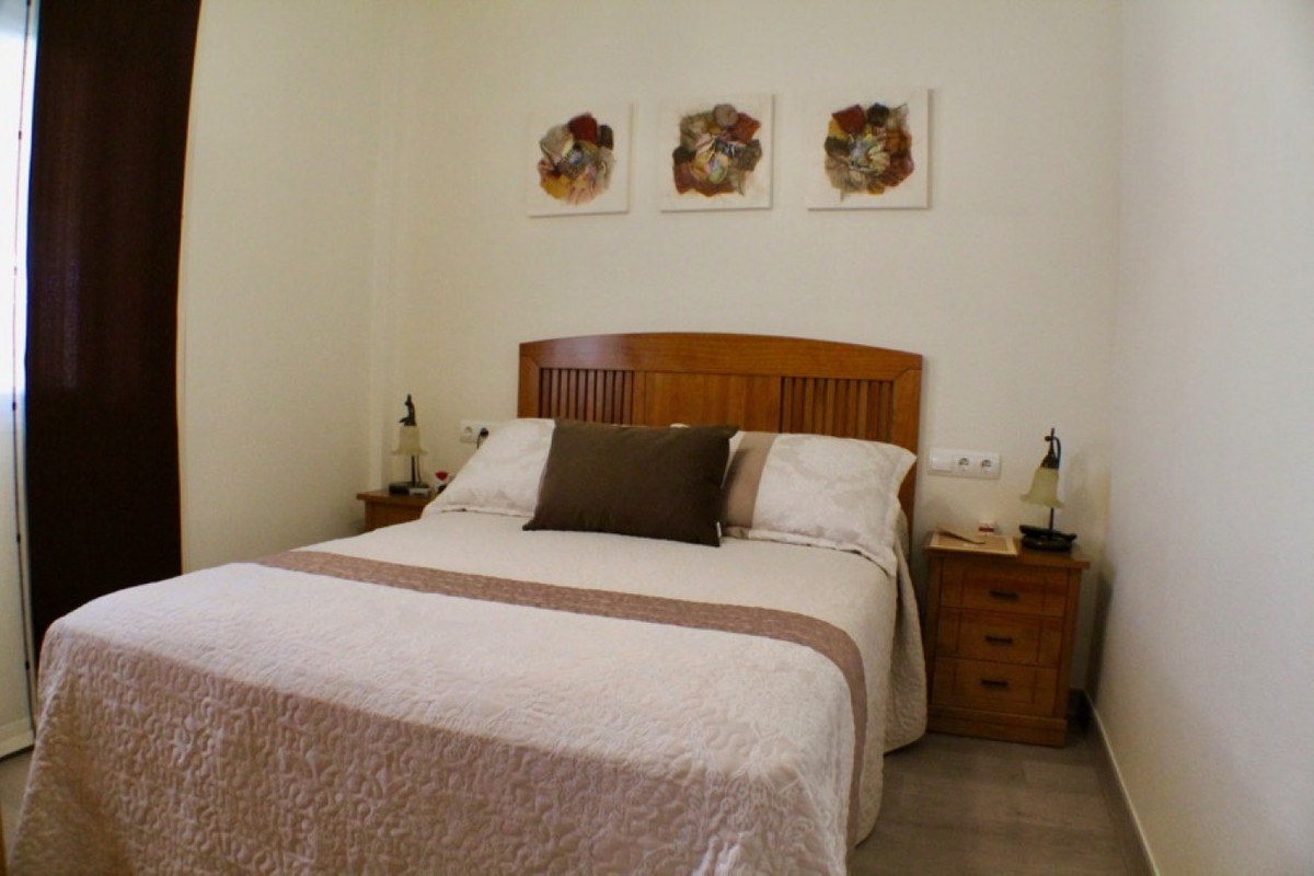 Se vende Villa - Chalet de 4 dormitorios en Costa Blanca, Alicante, España