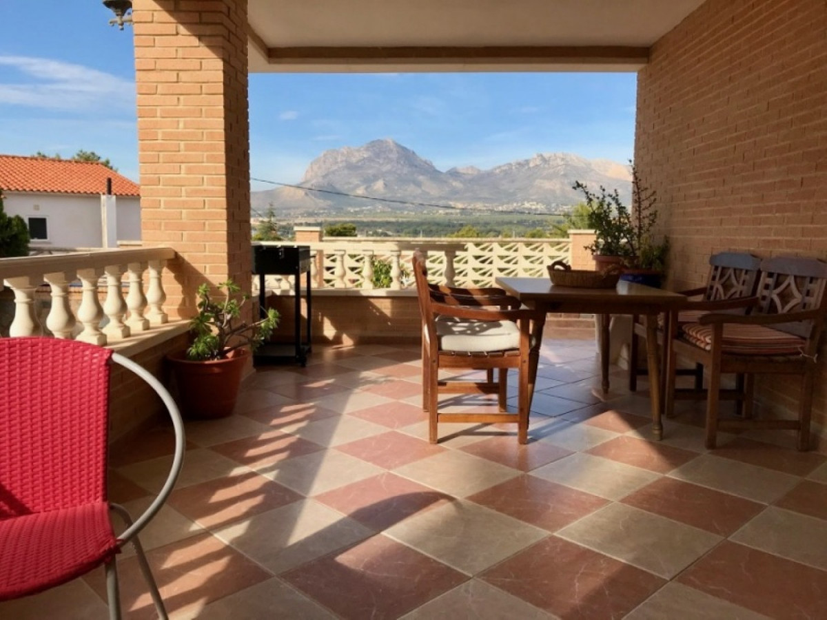 6 Bed Townhouse for sale in Benidorm Costa Blanca, Alicante, Spain