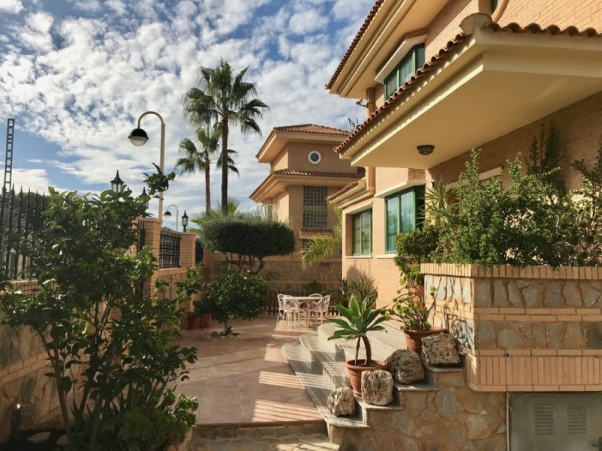 6 Bed Townhouse for sale in Benidorm Costa Blanca, Alicante, Spain