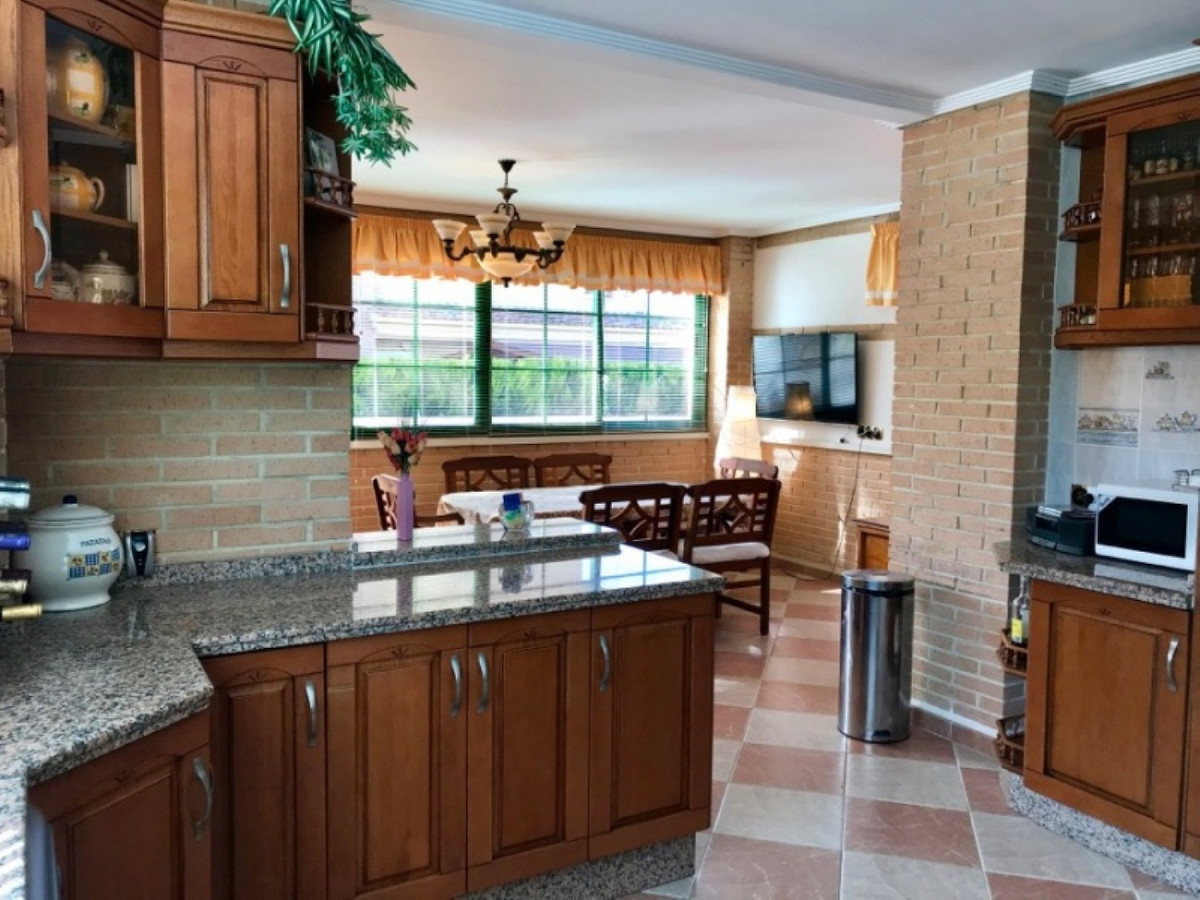 6 Bed Townhouse for sale in Benidorm Costa Blanca, Alicante, Spain