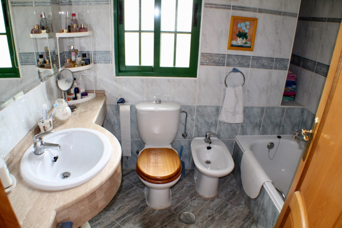 6 Bed Townhouse for sale in Benidorm Costa Blanca, Alicante, Spain