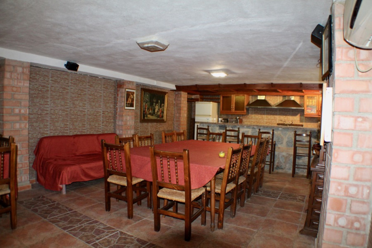 6 Bed Townhouse for sale in Benidorm Costa Blanca, Alicante, Spain