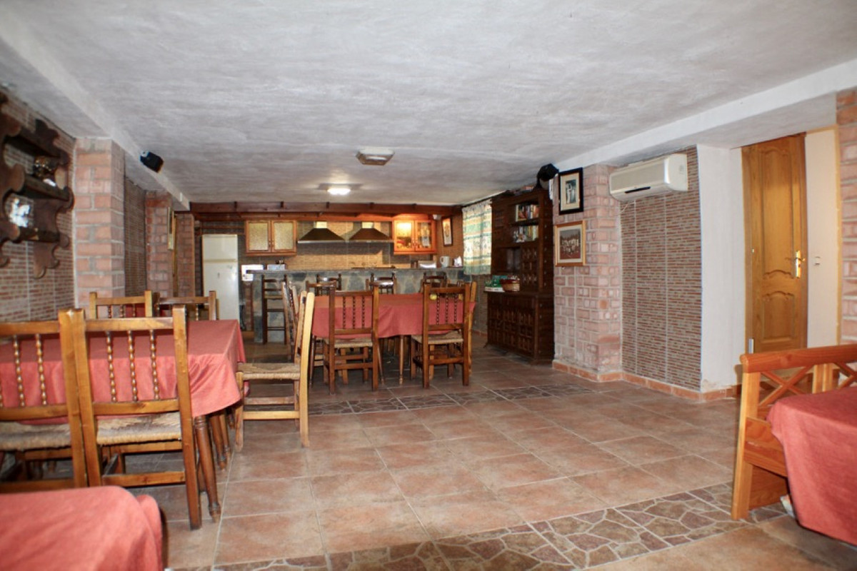 6 Bed Townhouse for sale in Benidorm Costa Blanca, Alicante, Spain