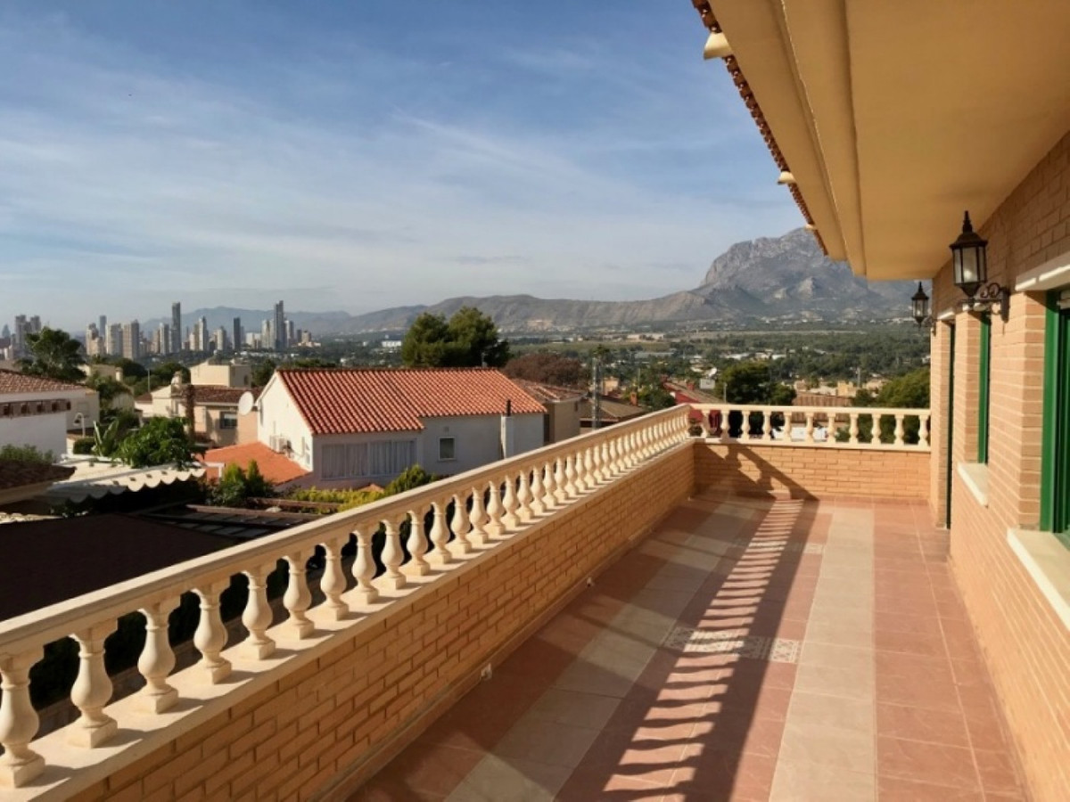 6 Bed Townhouse for sale in Benidorm Costa Blanca, Alicante, Spain