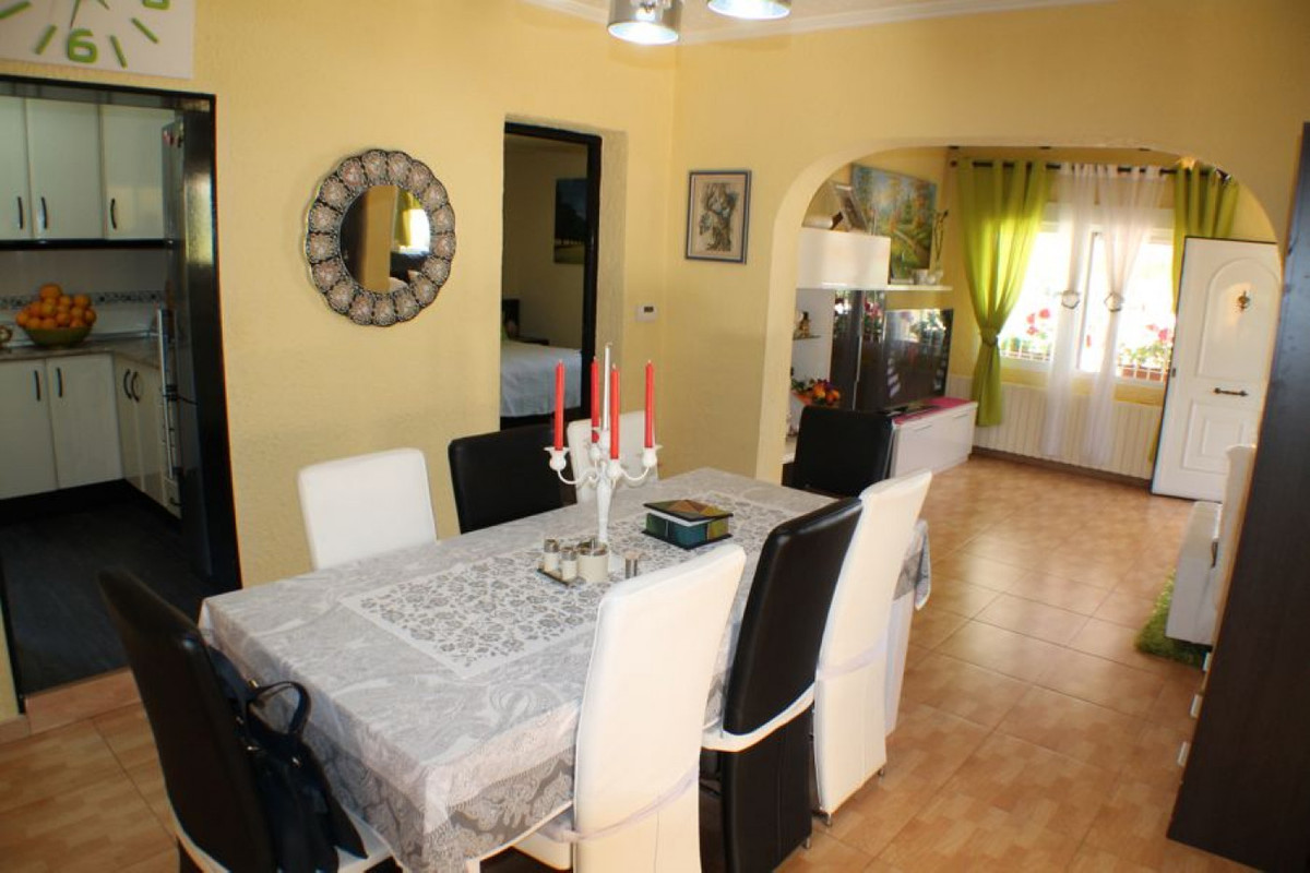 Se vende Villa - Chalet de 3 dormitorios en Costa Blanca, Alicante, España