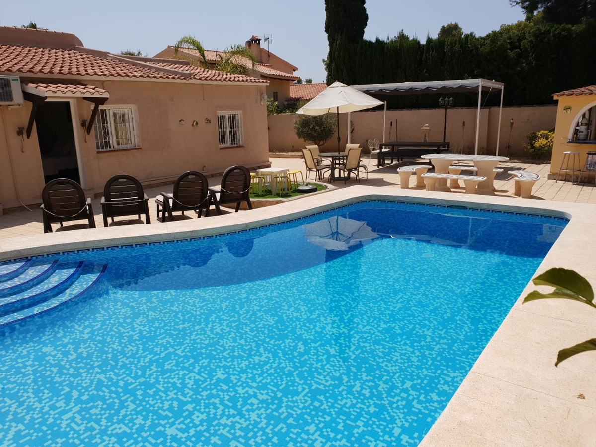 Se vende Villa - Chalet de 3 dormitorios en Costa Blanca, Alicante, España