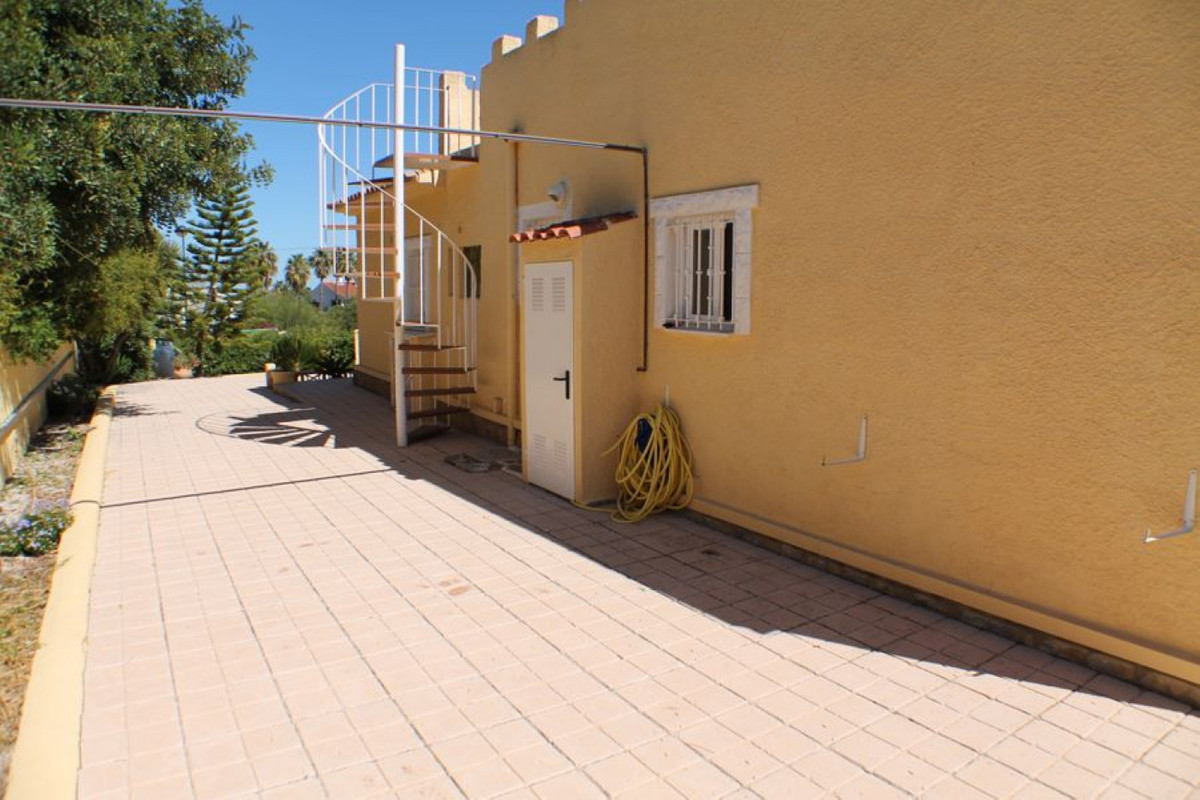 Se vende Villa - Chalet de 3 dormitorios en Costa Blanca, Alicante, España