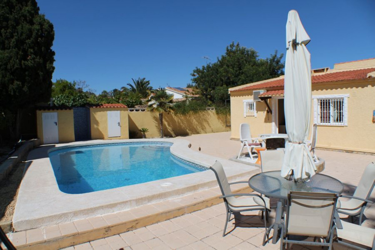 Se vende Villa - Chalet de 3 dormitorios en Costa Blanca, Alicante, España