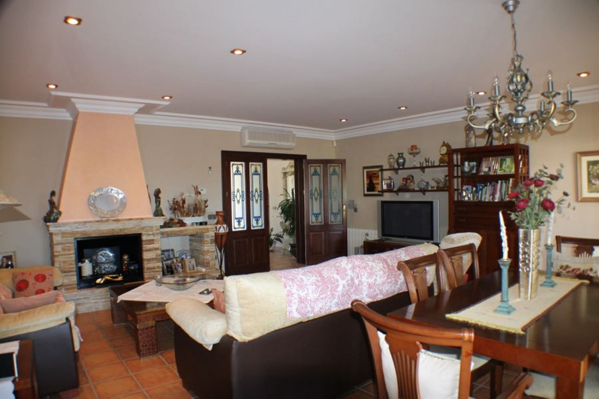 6 Bed Townhouse for sale in Lalfás Del Pi Costa Blanca, Alicante, Spain