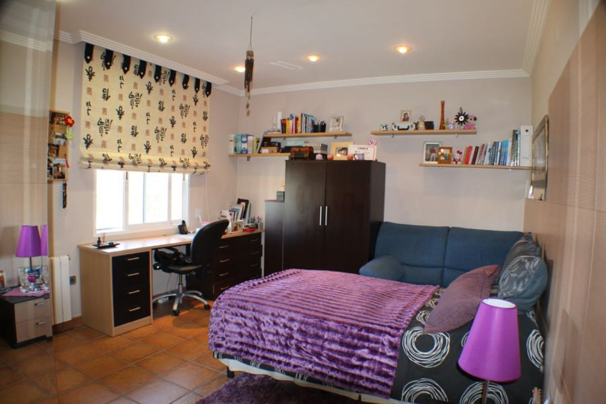 6 Bed Townhouse for sale in Lalfás Del Pi Costa Blanca, Alicante, Spain