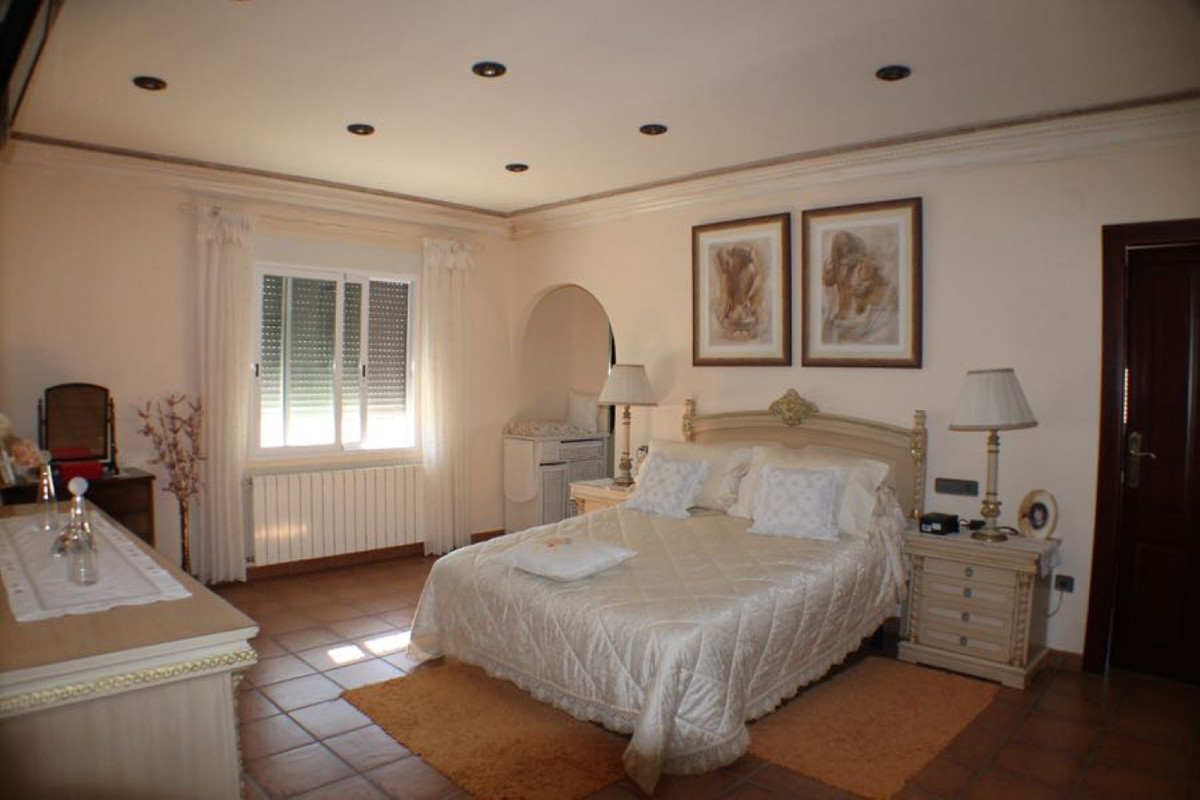 6 Bed Townhouse for sale in Lalfás Del Pi Costa Blanca, Alicante, Spain