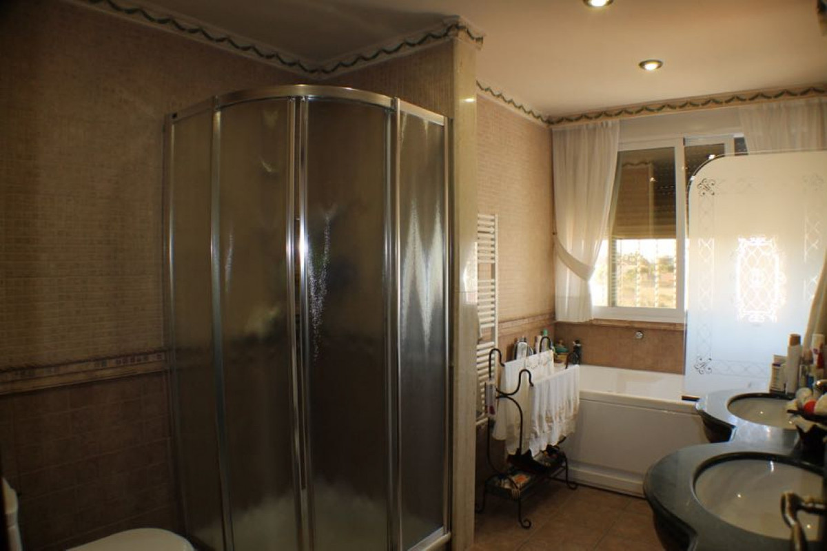 6 Bed Townhouse for sale in Lalfás Del Pi Costa Blanca, Alicante, Spain