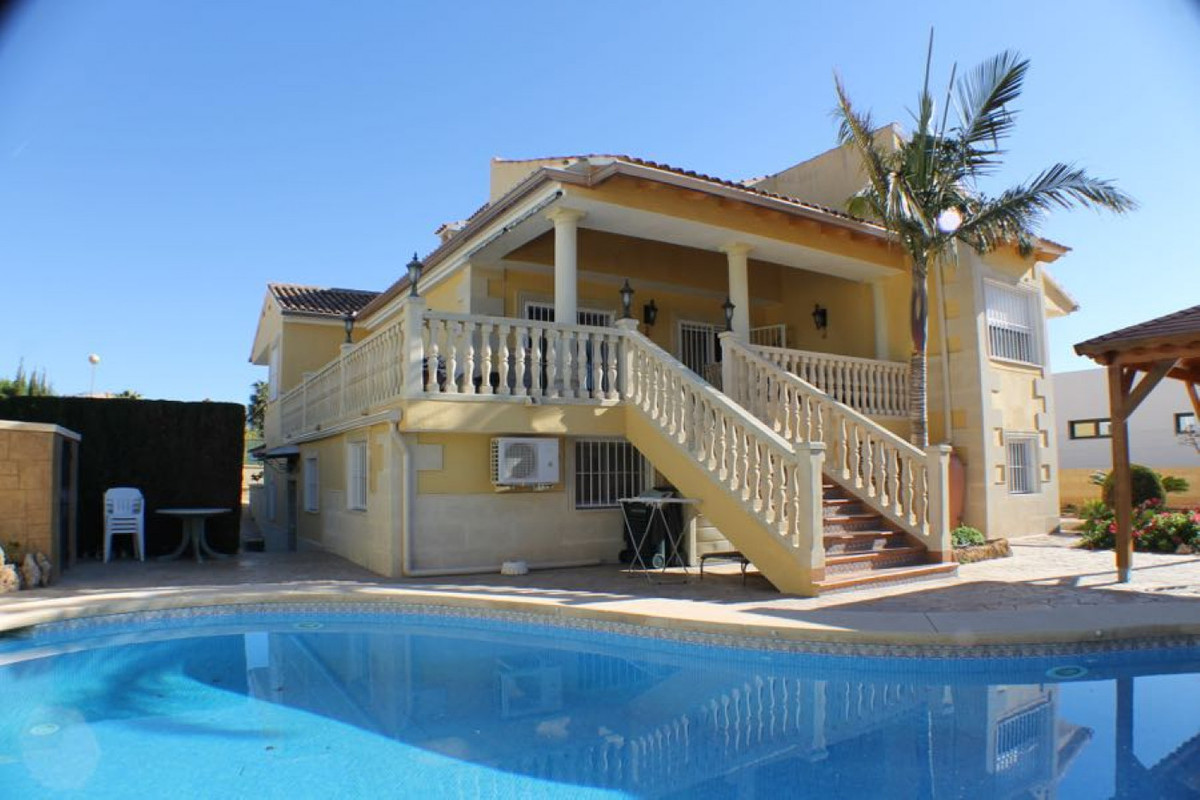 6 Bed Townhouse for sale in Lalfás Del Pi Costa Blanca, Alicante, Spain