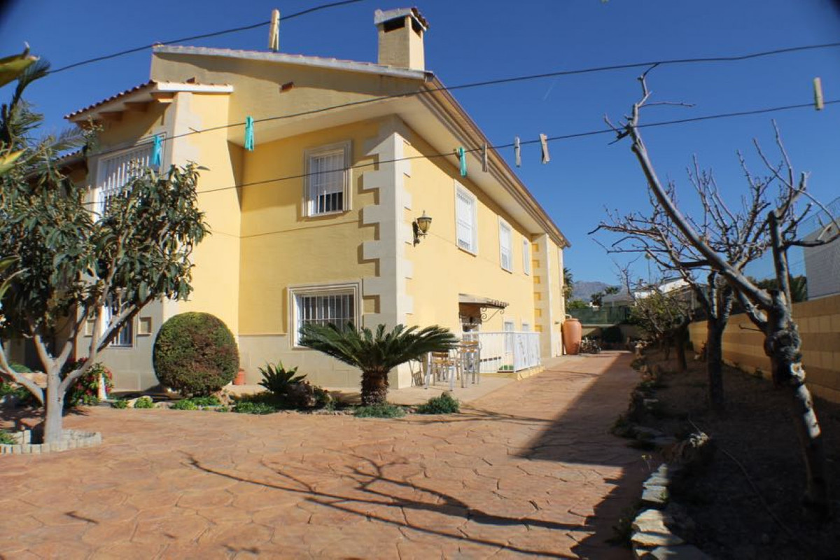 6 Bed Townhouse for sale in Lalfás Del Pi Costa Blanca, Alicante, Spain
