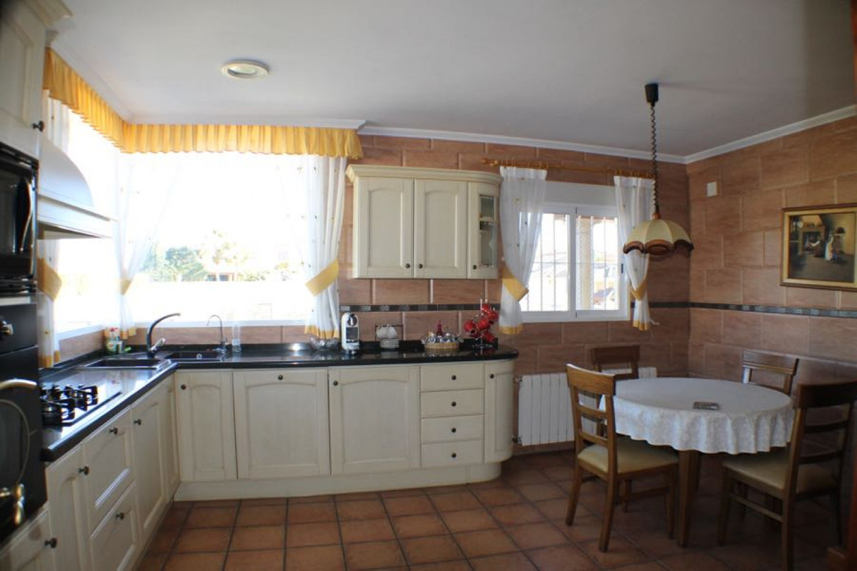 6 Bed Townhouse for sale in Lalfás Del Pi Costa Blanca, Alicante, Spain