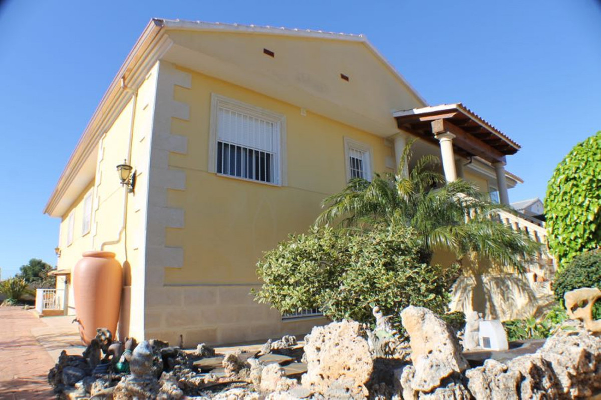 6 Bed Townhouse for sale in Lalfás Del Pi Costa Blanca, Alicante, Spain
