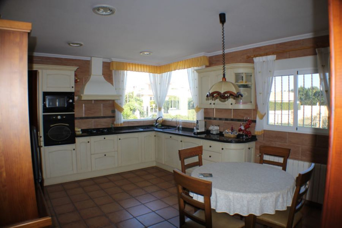 6 Bed Townhouse for sale in Lalfás Del Pi Costa Blanca, Alicante, Spain