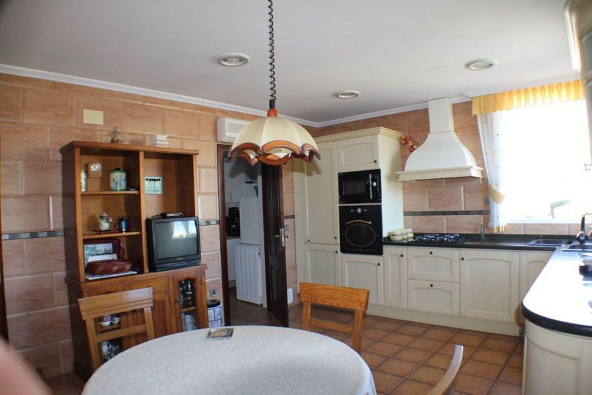 6 Bed Townhouse for sale in Lalfás Del Pi Costa Blanca, Alicante, Spain