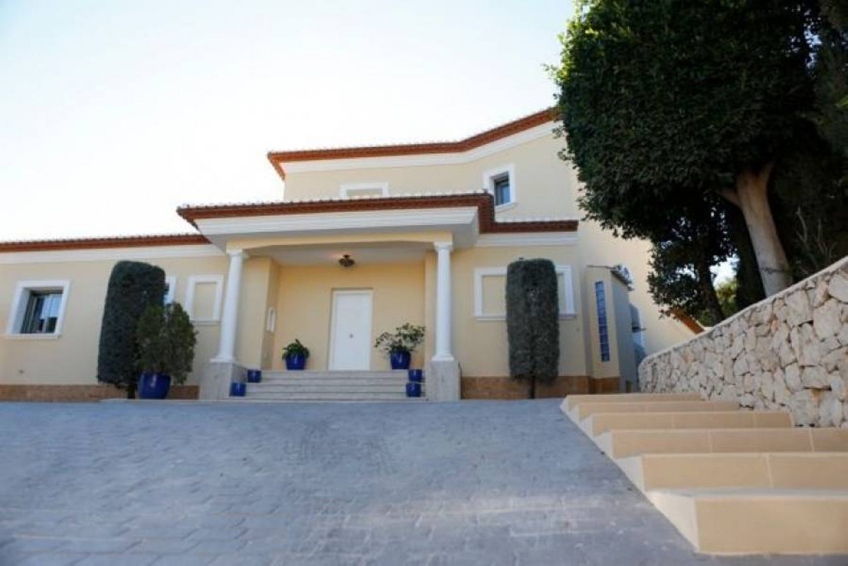 4 Bed Townhouse for sale in Alicante Costa Blanca, Alicante, Spain