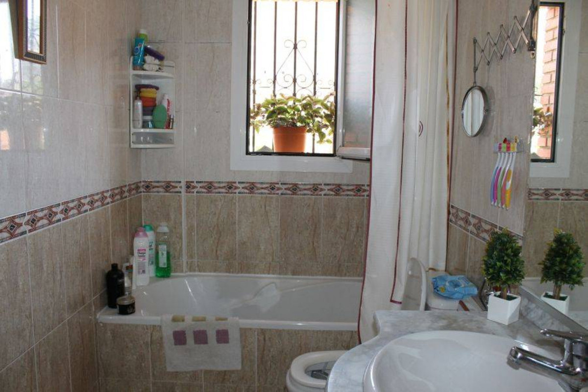 9 Bed Townhouse for sale in Benidorm Costa Blanca, Alicante, Spain