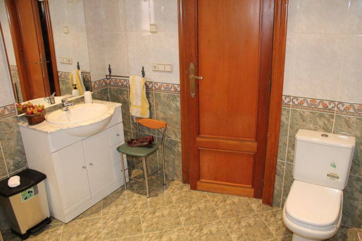 9 Bed Townhouse for sale in Benidorm Costa Blanca, Alicante, Spain