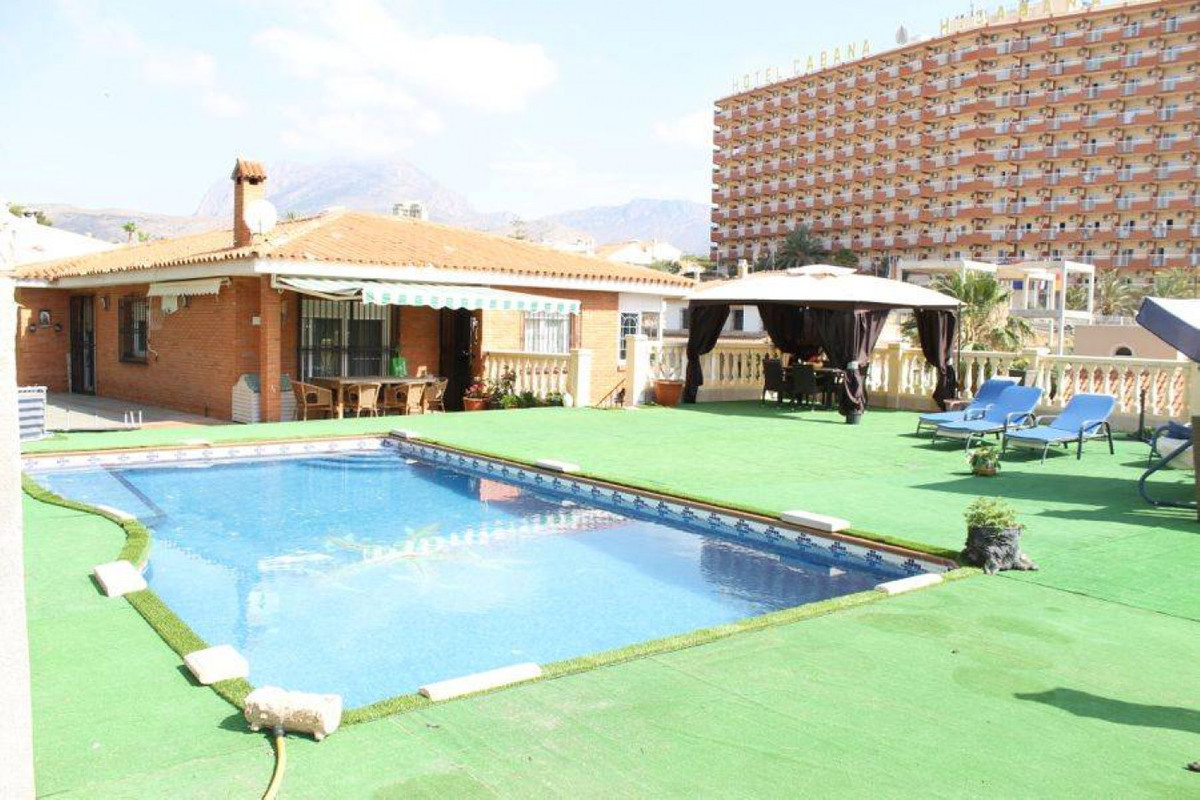 9 Bed Townhouse for sale in Benidorm Costa Blanca, Alicante, Spain
